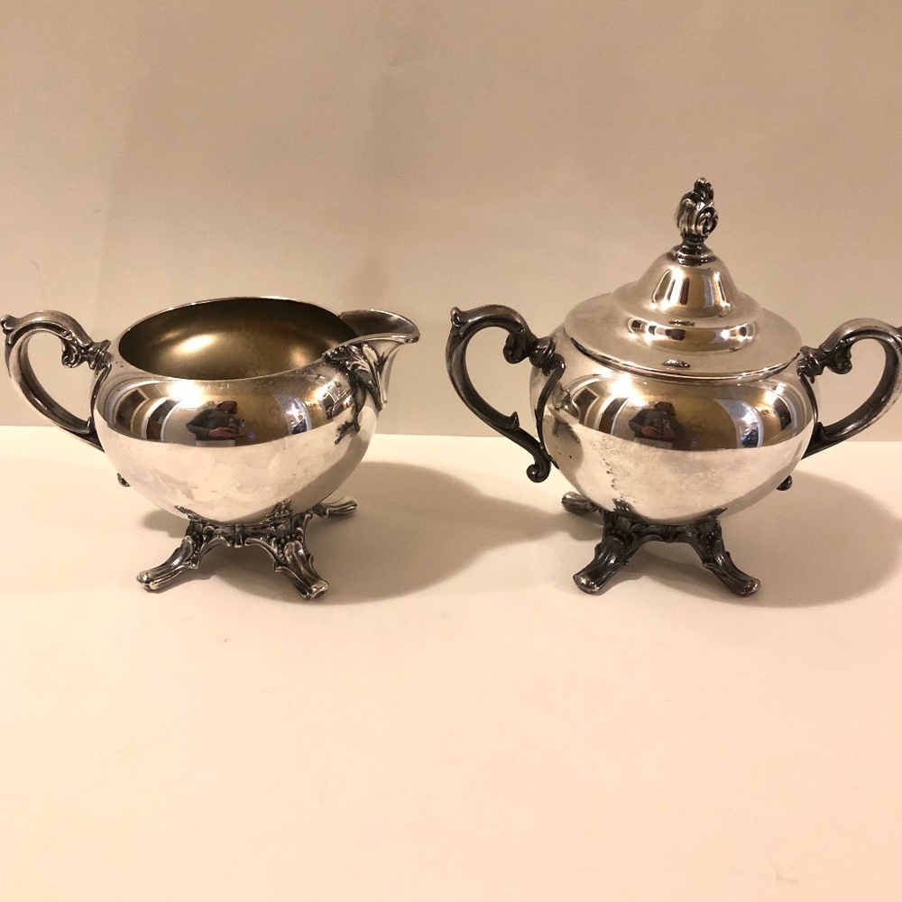 WM Rogers Eagle & Star Silver Plate Creamer & Sugar Bowl Set